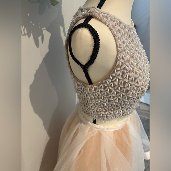 NWOT! Beaded 2-Piece Tulle ball gown wedding dress! - Picture 6 of 16